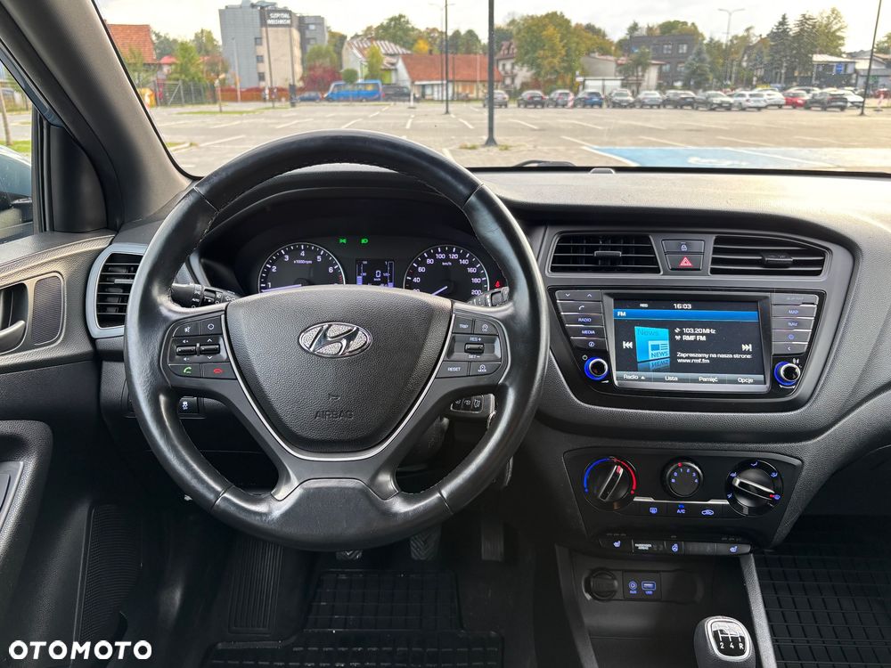 Hyundai i20 1.2 Passion Plus - 21