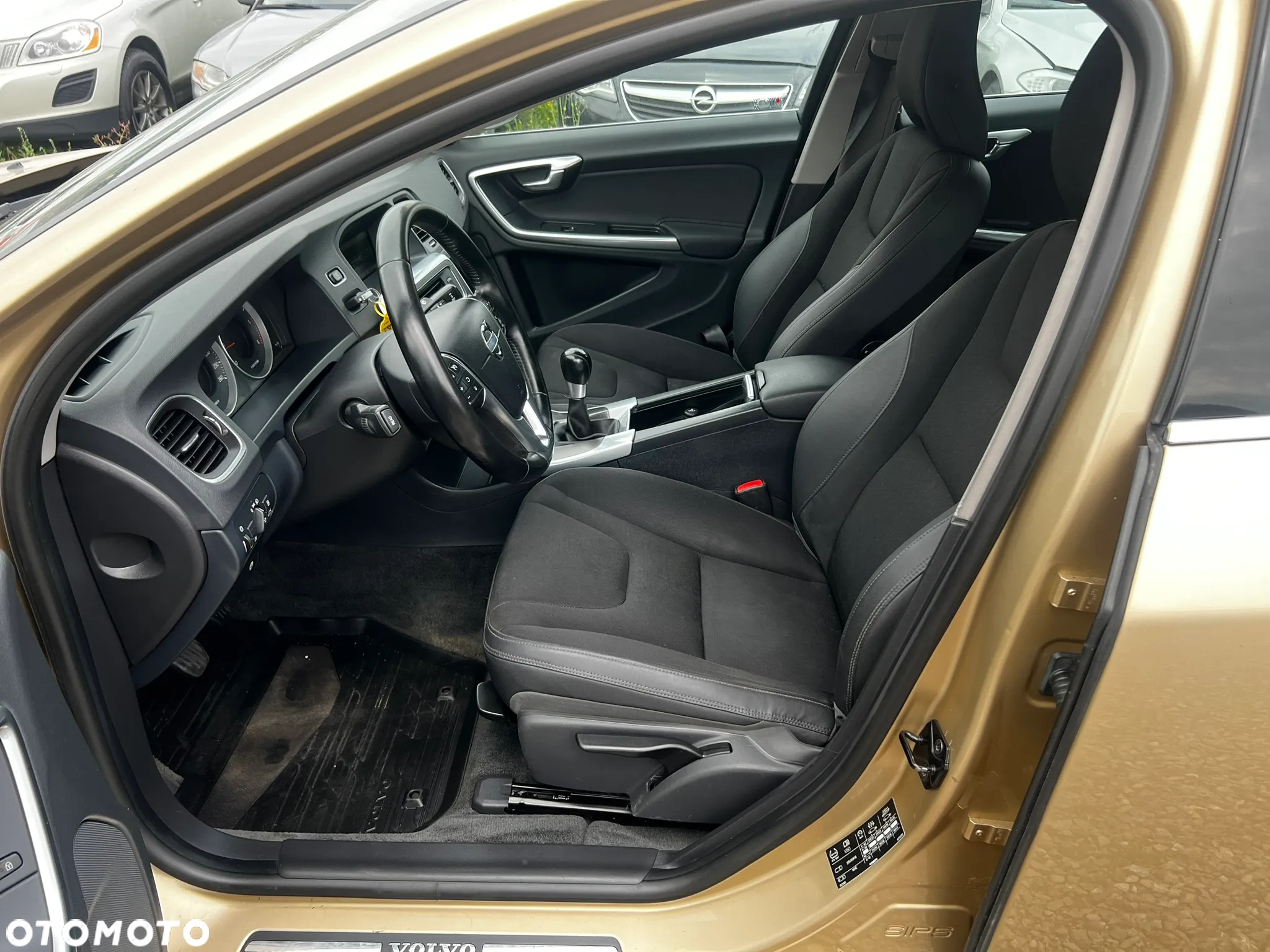 Volvo V60 DRIVe Momentum - 14