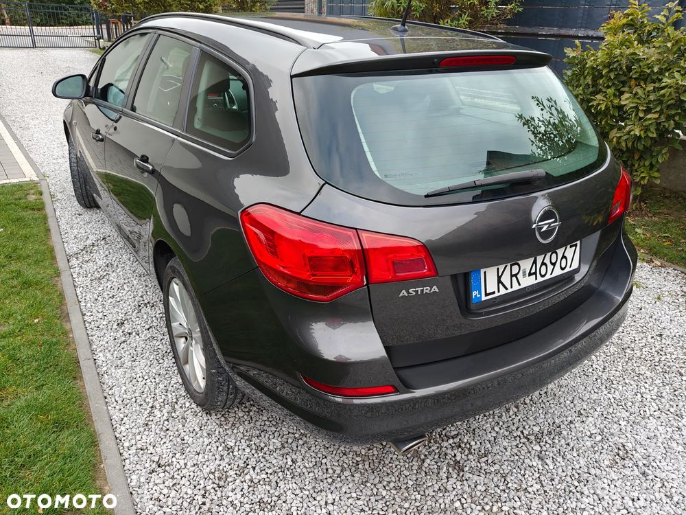 Opel Astra 2012 photo 4