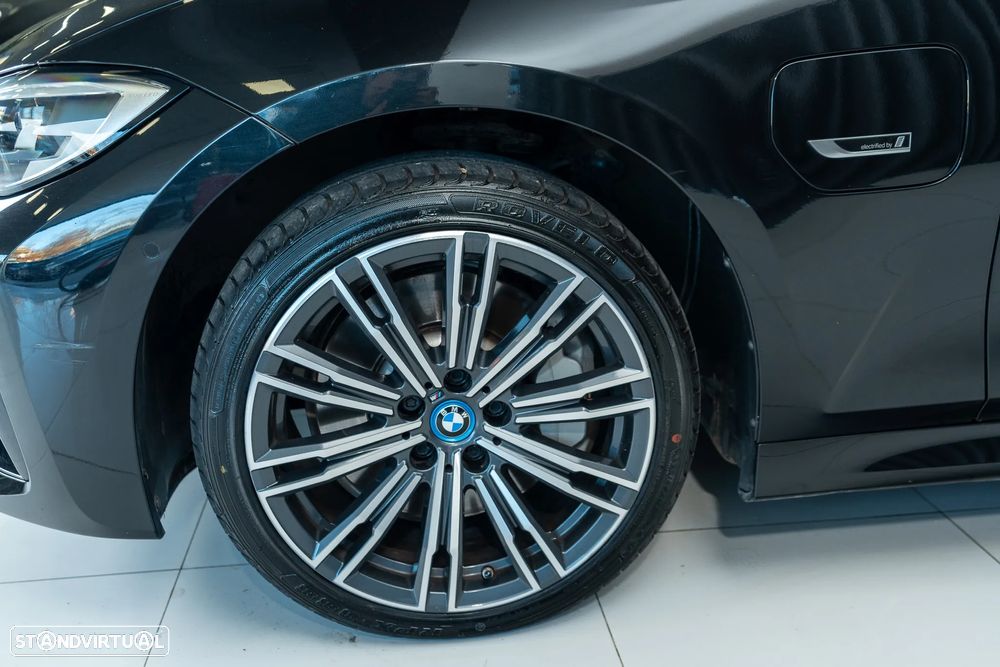 BMW 330 e Pack M Auto - 25