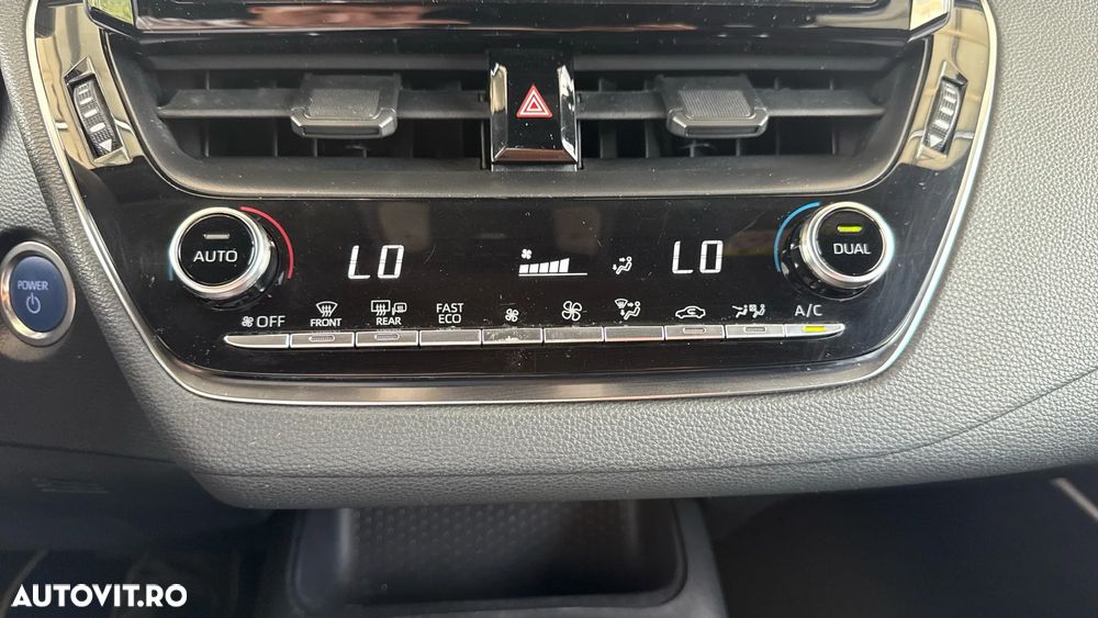 Toyota Corolla 1.8 HSD Eco - 32