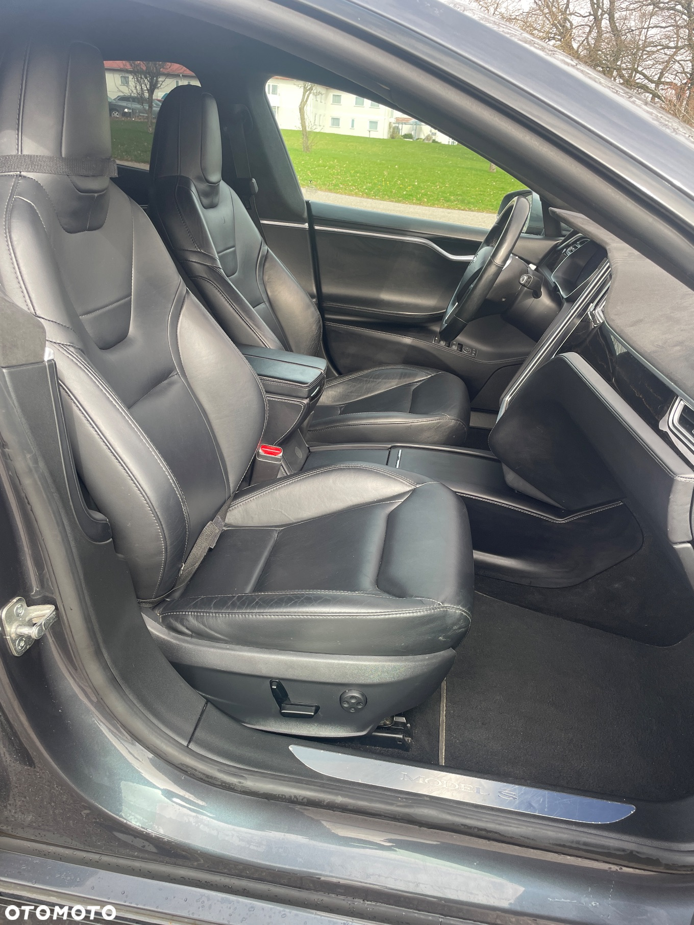 Tesla Model S - 5