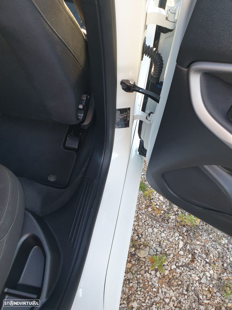 Volvo V40 2.0 D2 Kinetic - 11