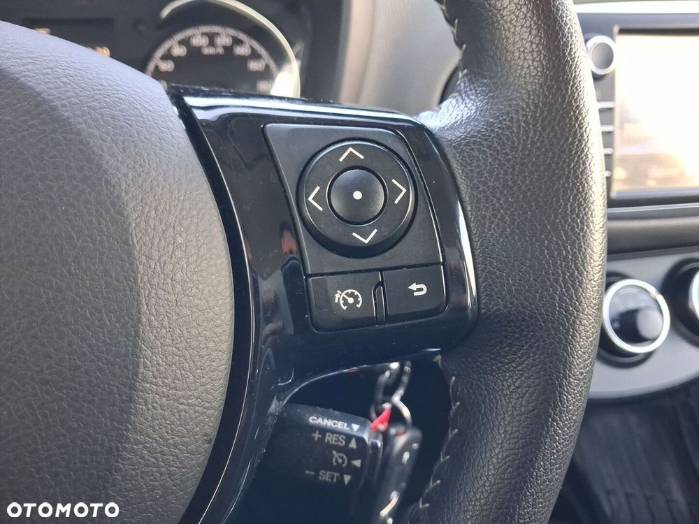 Toyota Yaris 1.5 Premium CVT - 21