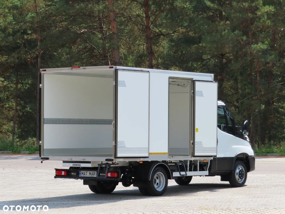 Iveco DAILY 35C16 3.0 HPI Chłodnia 7 E.Palet 3710 mm Dł. WZMACNIANY Agregat Thermo King 0*C Boczne Drzwi Zabudowy DMC 3500 DUŻA Ładowność 1160 Kg Nowe OPONY + Serwis W ASO IVECO Virtual Cockpit Carplay / Android Auto Stan Jak Nowy GWARANCJA Gotowy I Dostępny Polecam - 20