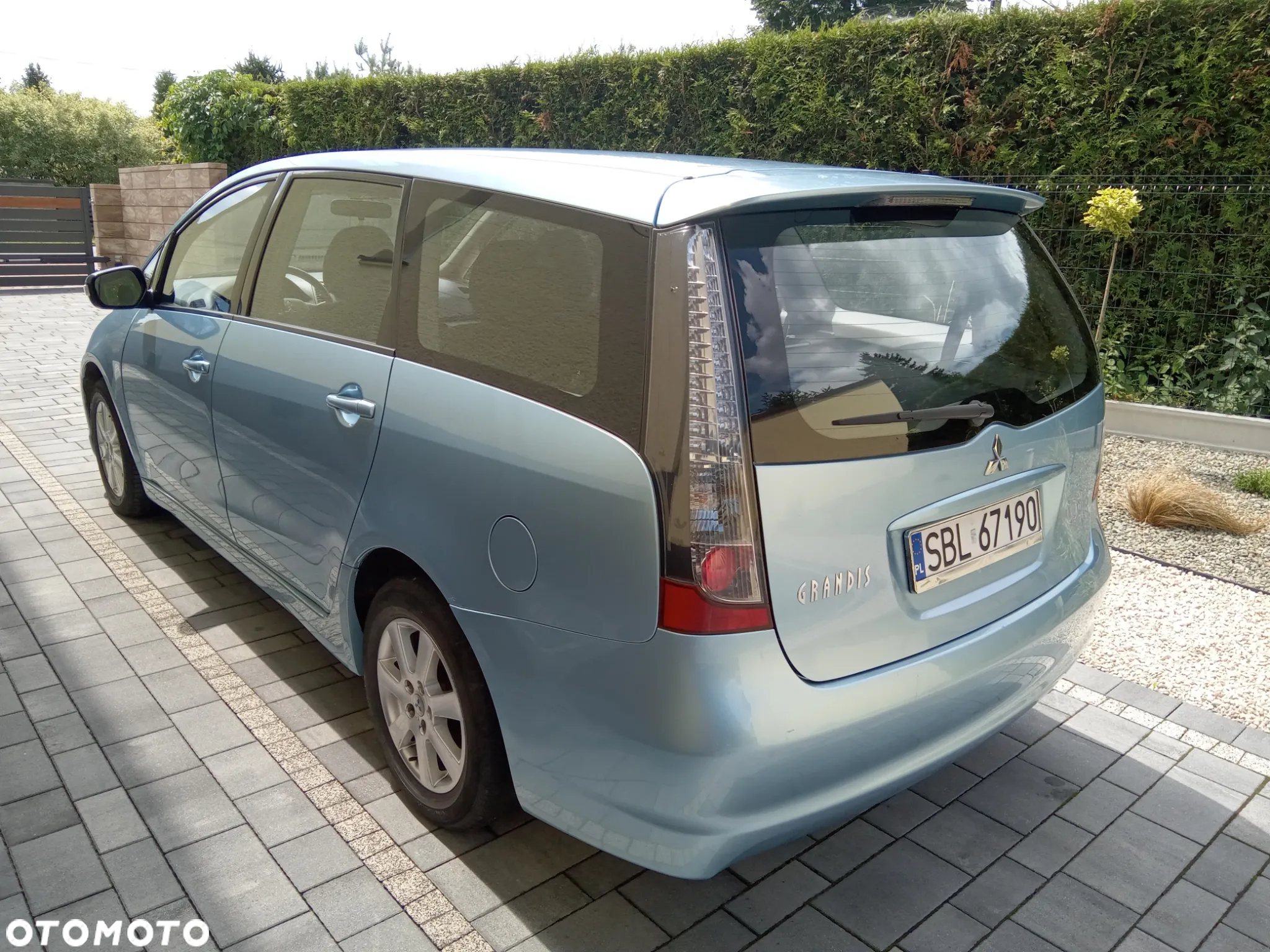 Mitsubishi Grandis - 10