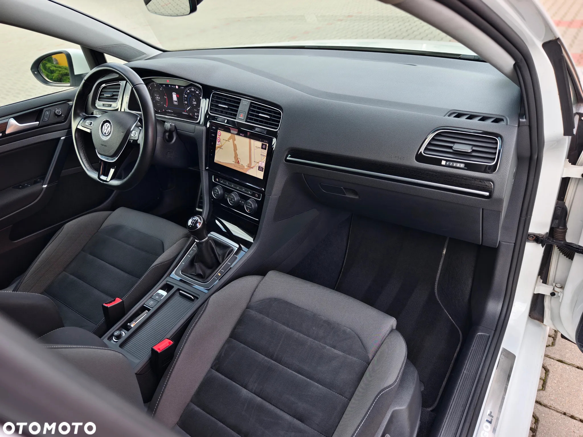Volkswagen Golf 2.0 TDI SCR Highline - 16