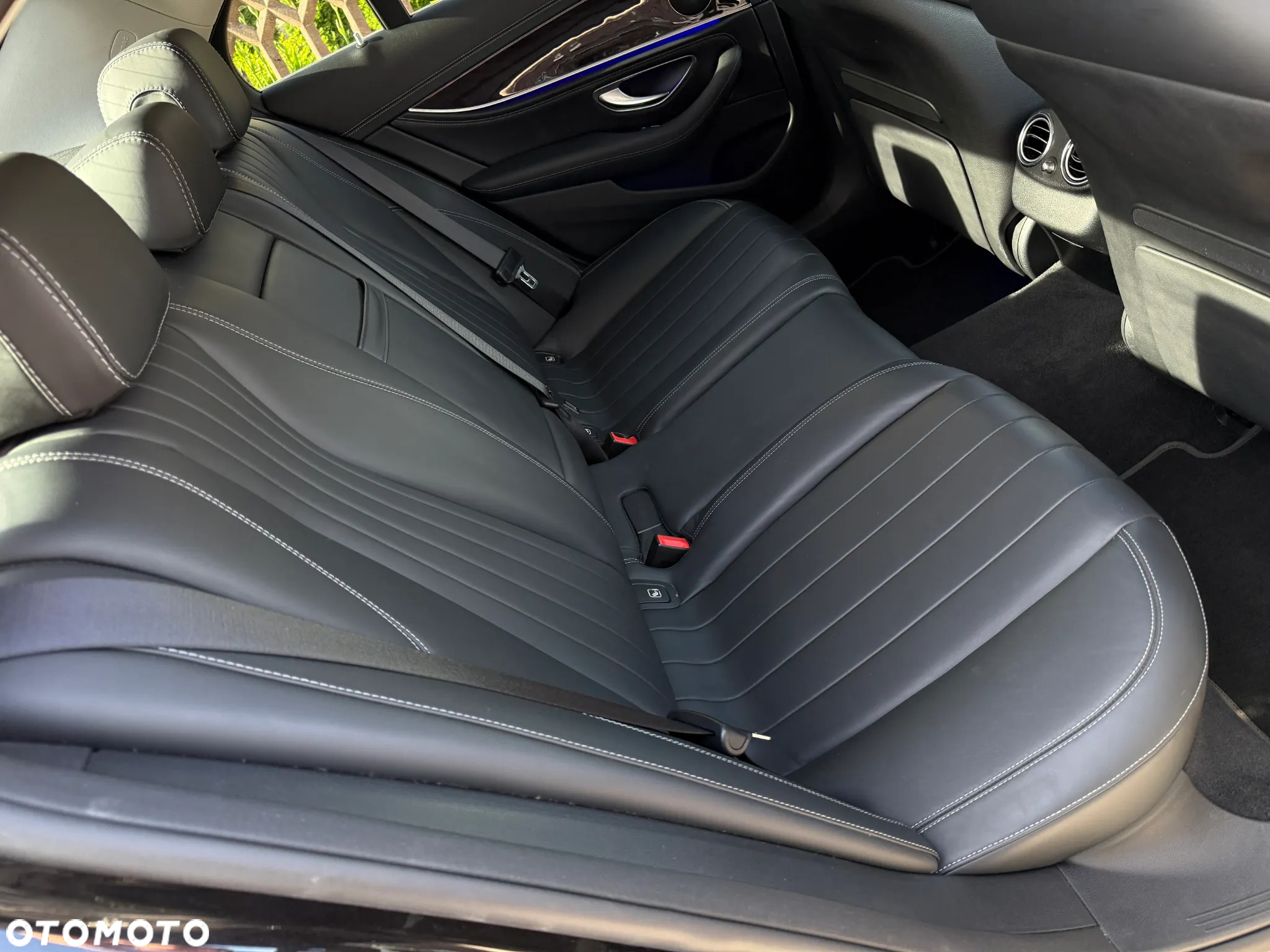 Mercedes-Benz Klasa E 220 d 4-Matic 9G-TRONIC - 35