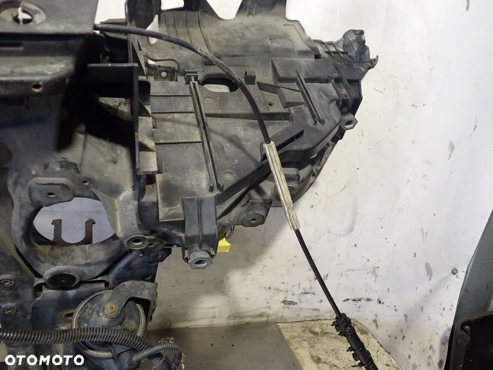 PAS PRZEDNI VOLKSWAGEN TOUAREG 5.0 - 9