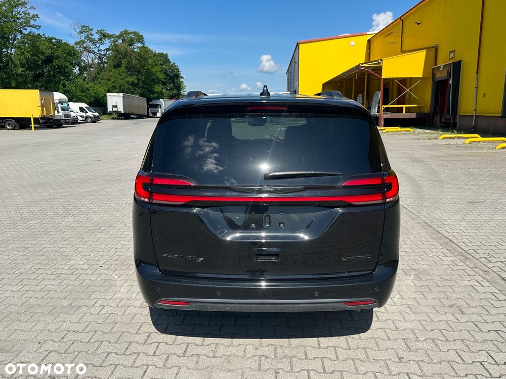 Chrysler Pacifica - 4