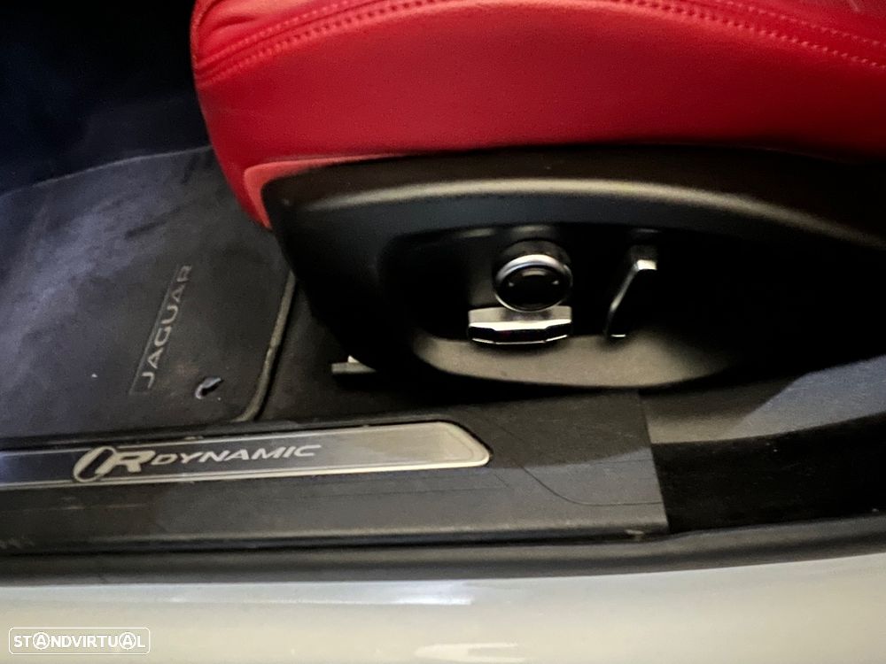 Jaguar XE 2.0 D R-Dynamic S - 25