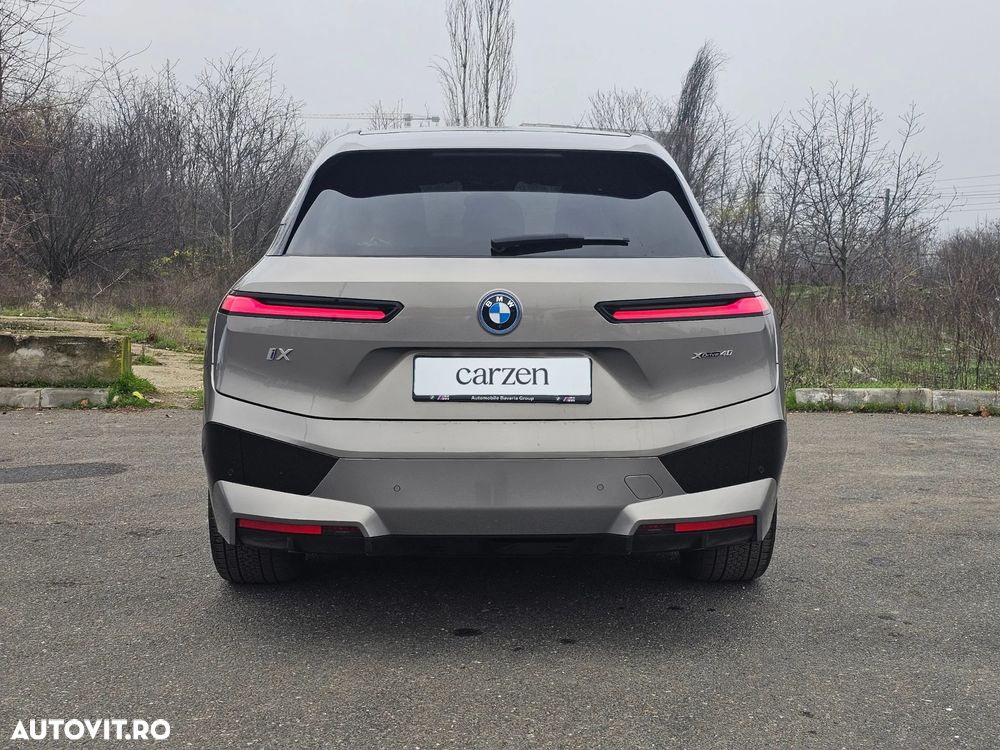BMW iX - 5