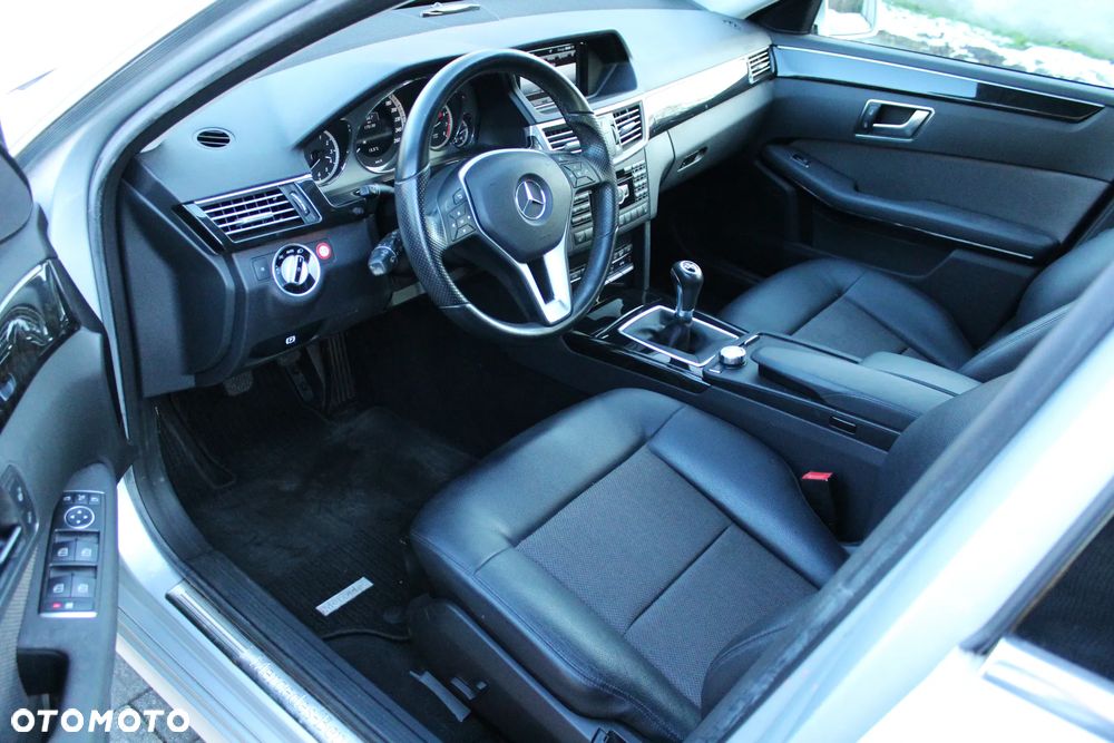 Mercedes-Benz Klasa E 200 CGI BlueEffICIENCY Avantgarde - 19