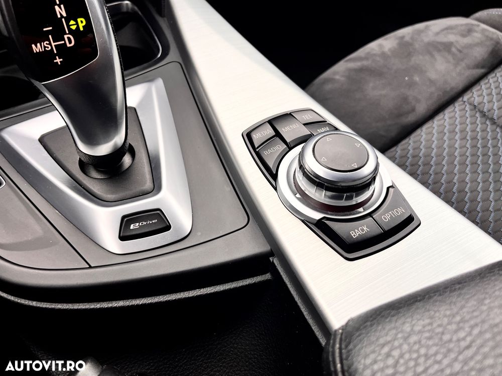 BMW Seria 3 330e iPerformance M Sport - 33