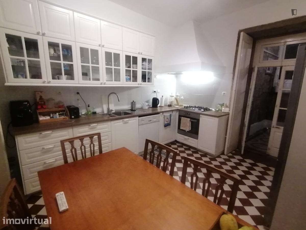 Quarto - localizado em Massarelos Porto - Grande imagem: 4/6