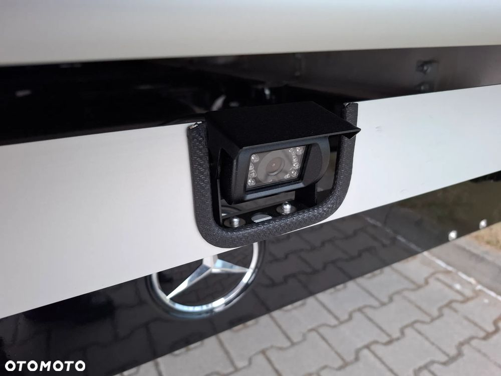 Mercedes-Benz Sprinter - 13