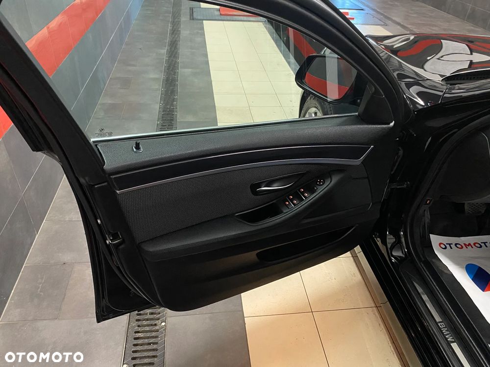 BMW Seria 5 520d Touring - 14