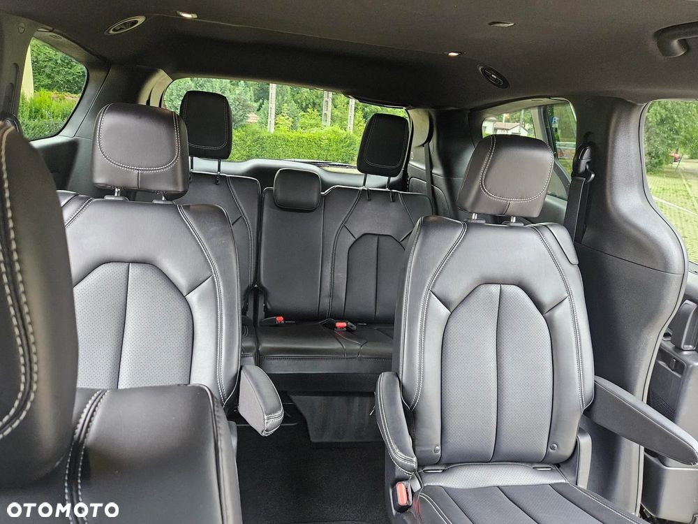 Chrysler Pacifica - 16