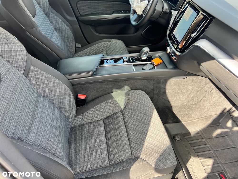 Volvo V60 B4 D Momentum Pro - 24