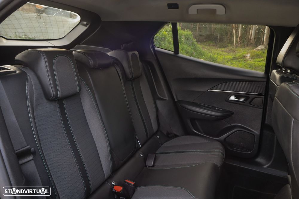 Peugeot 2008 1.2 PureTech Allure - 8