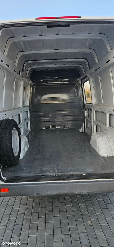 Mercedes-Benz Sprinter - 11