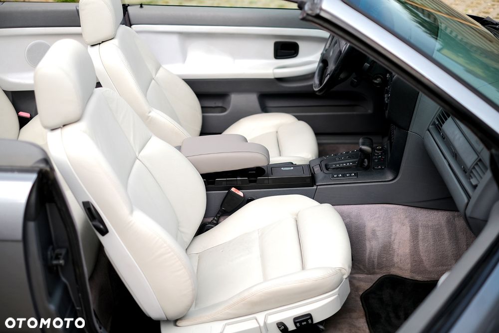 BMW Seria 3 325i - 23