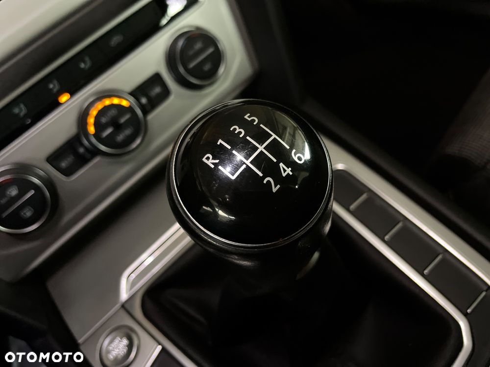 Volkswagen Passat 2.0 TDI (BlueMotion Technology) Comfortline - 29