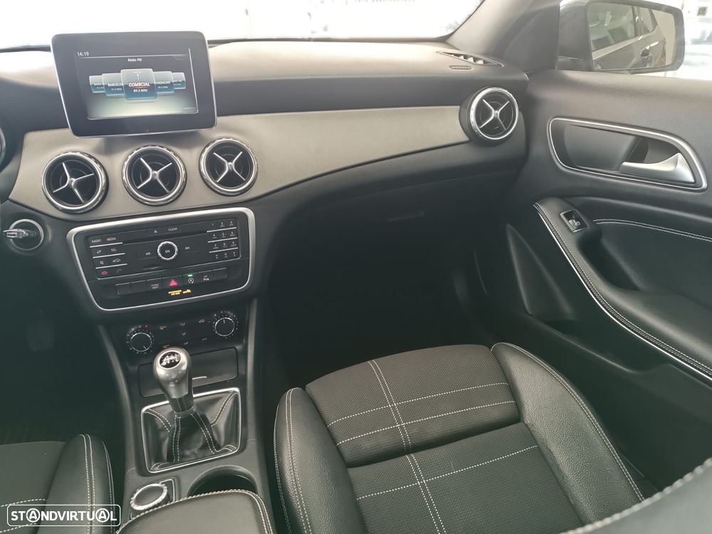 Mercedes-Benz GLA 180 d Urban - 15