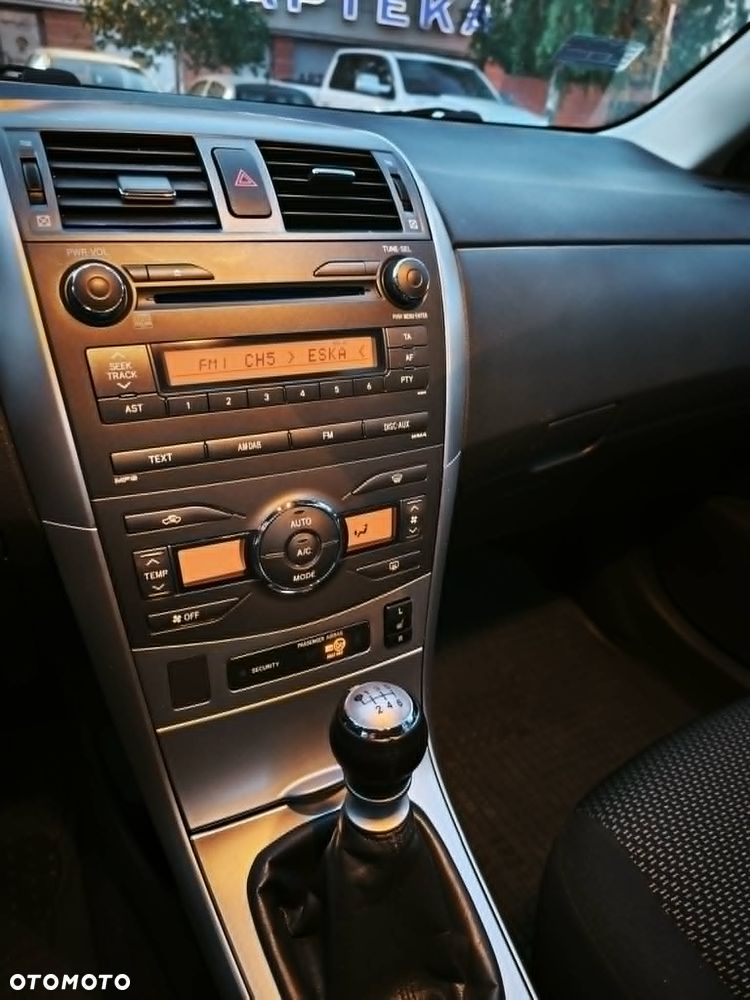 Toyota Corolla 1.6 Luna - 15