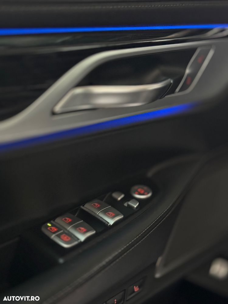 BMW Seria 7 745e - 18