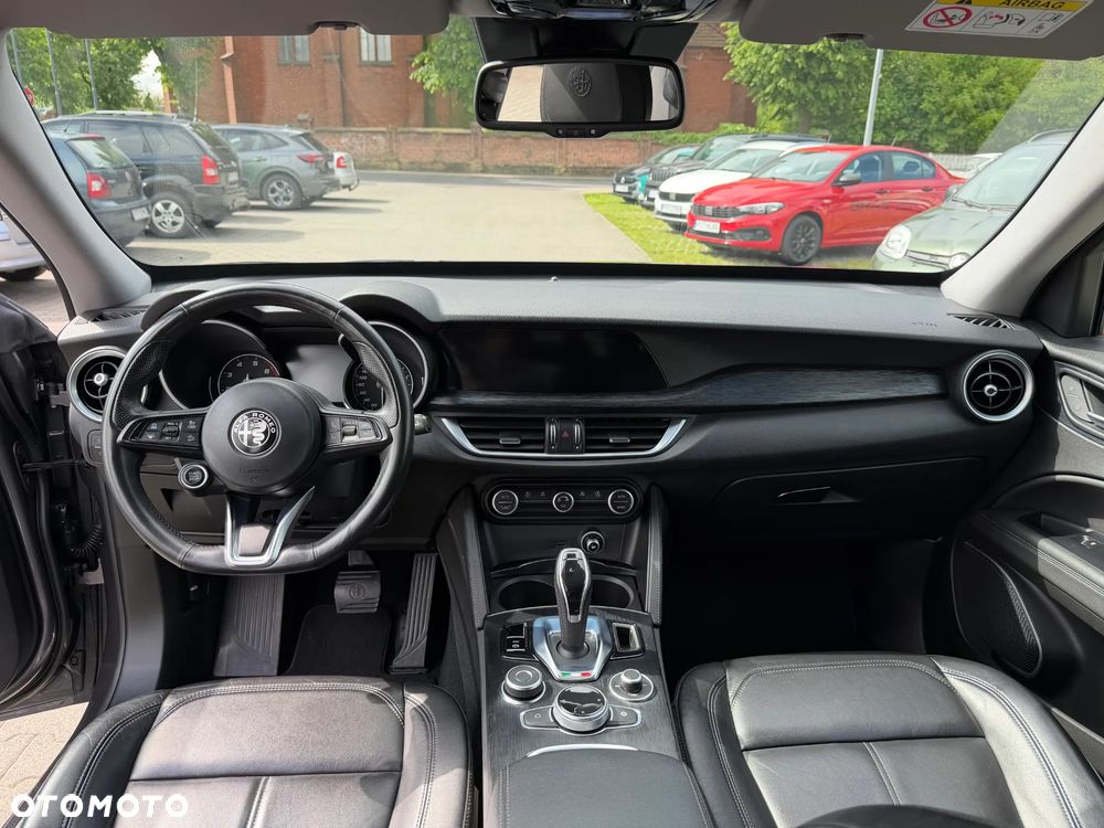 Alfa Romeo Stelvio - 10