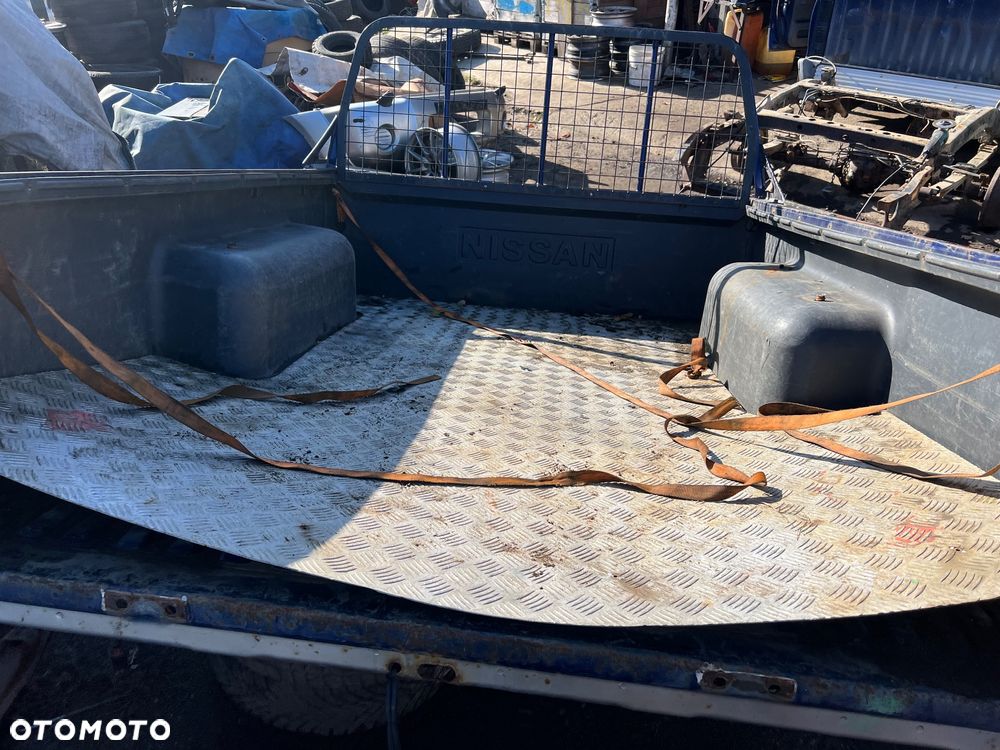 Skrzynia ładunkowa paka Nissan Navara d22 półtorej kabiny - 1