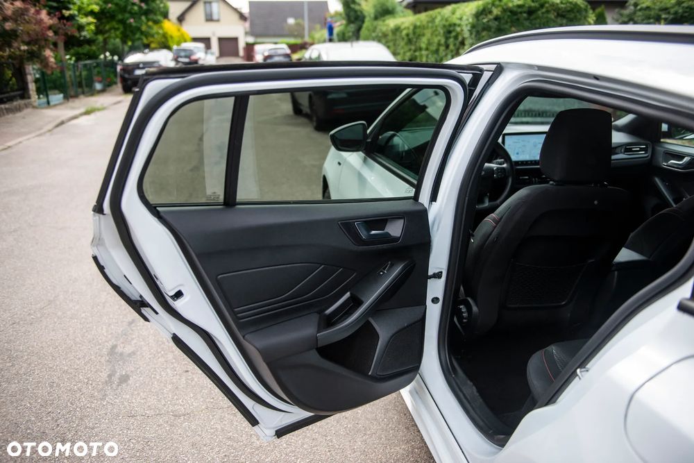Ford Focus 1.0 EcoBoost Hybrid ST-LINE - 29