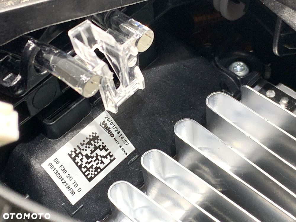 REFLEKTOR PRAWY PRZÓD XENON  BMW X2 (F39) 2017 - 2022 sDrive 18 i 103 kW [140 KM] benzyna 2018 - - 6