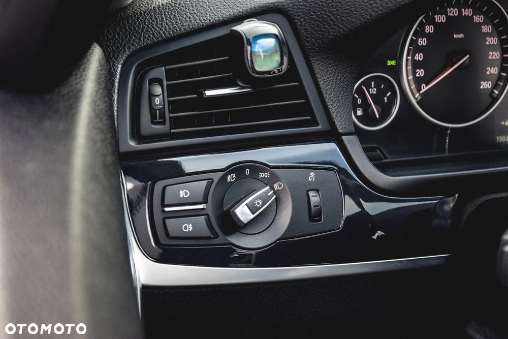 BMW Seria 5 520i - 37