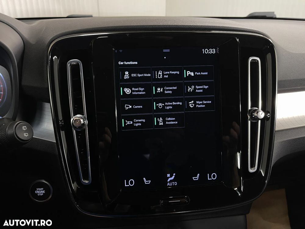 Volvo XC 40 B4 AT8 AWD Mild Hybrid Momentum Pro - 17