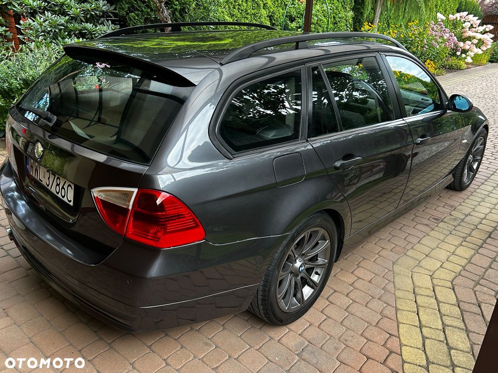BMW Seria 3 320d DPF Touring - 11