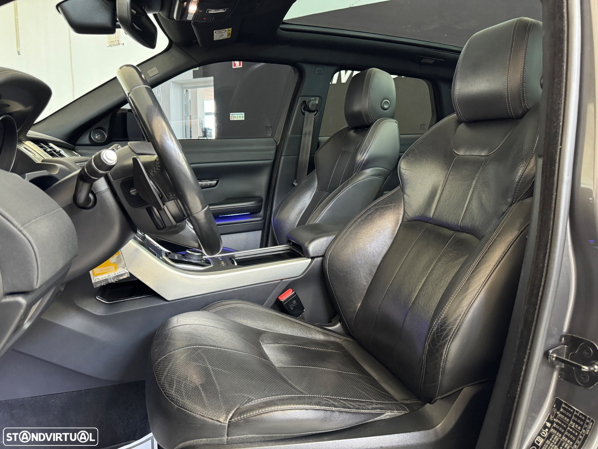 Land Rover Range Rover Evoque 2.0 D150 AWD R-Dynamic HSE Auto - 22