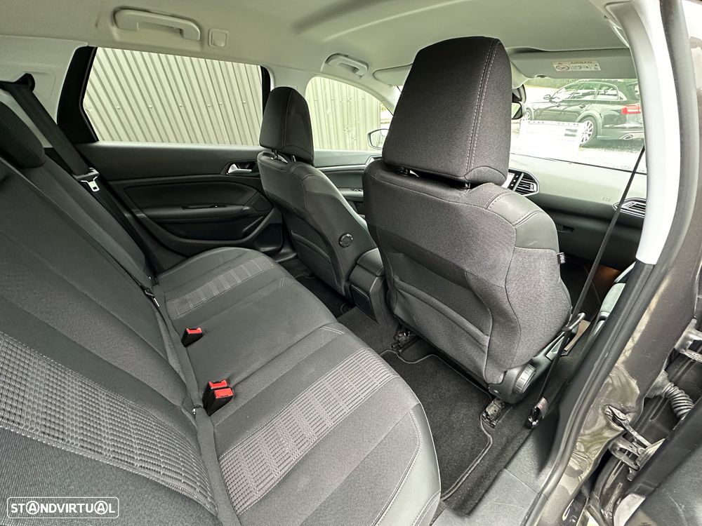 Peugeot 308 1.2 PureTech Allure - 34