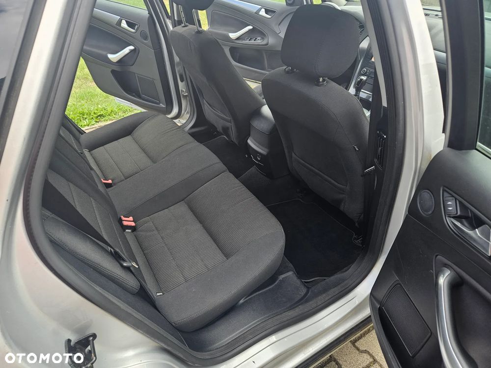 Ford Mondeo 2.0 SCTi Ghia - 13