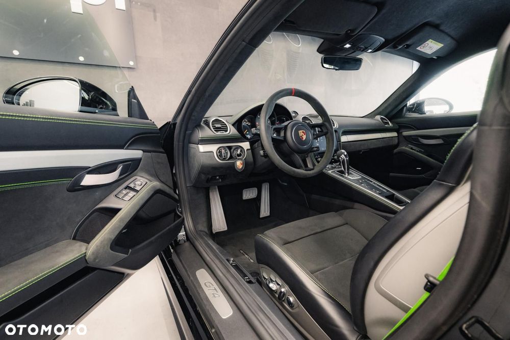 Porsche 718 Cayman GPF GT4 PDK - 10