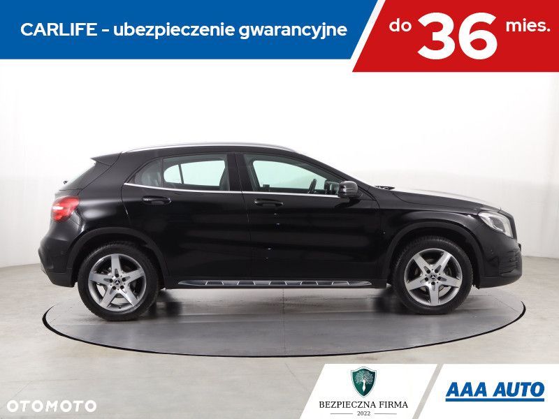 Mercedes-Benz GLA - 8