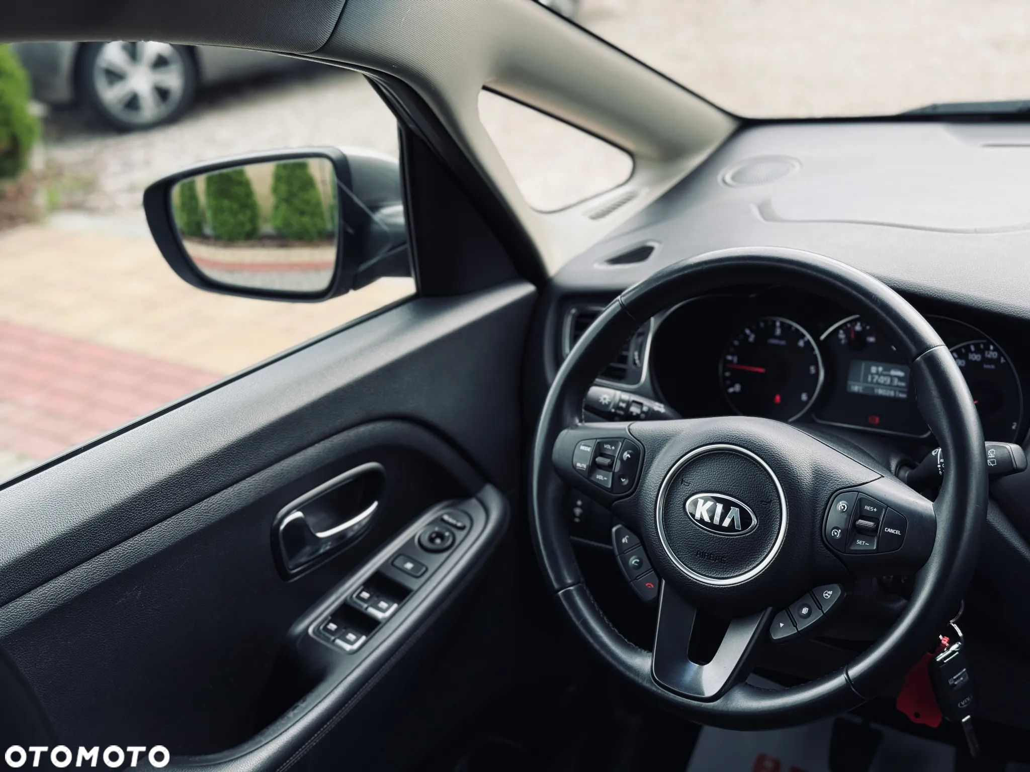 Kia Carens 1.7 CRDi M - 26