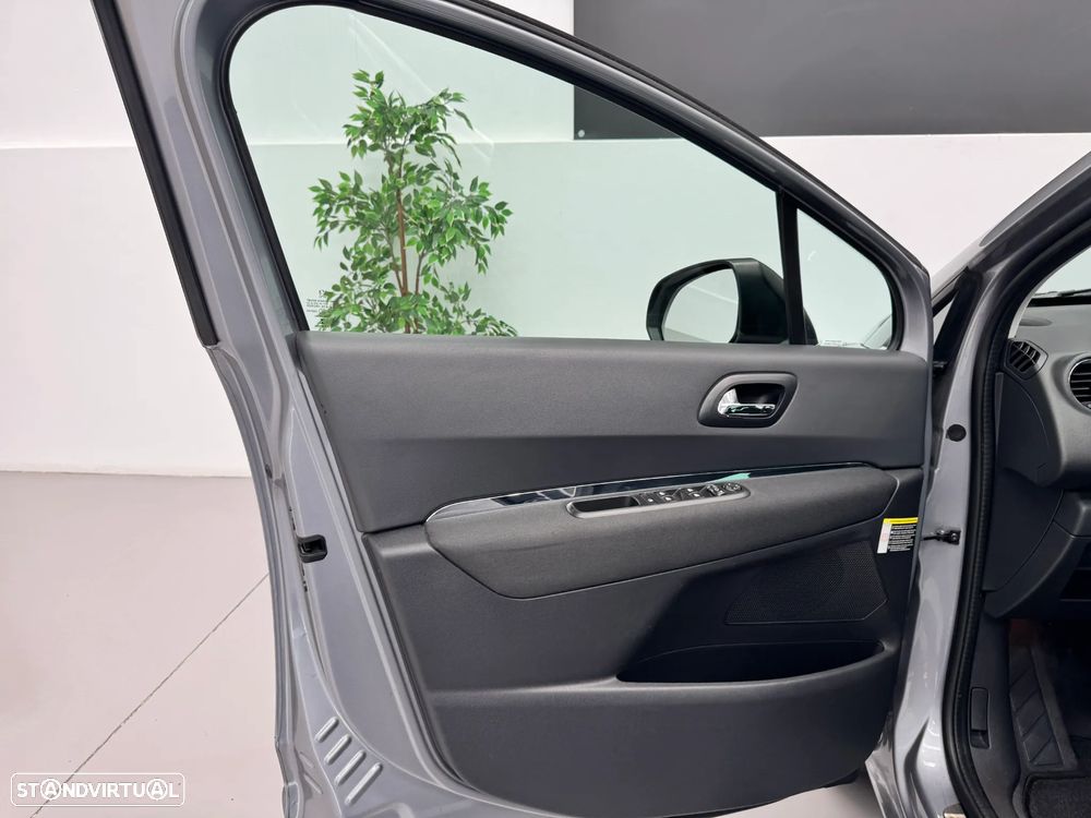 Peugeot 5008 2.0 BlueHDi Allure J17 - 15