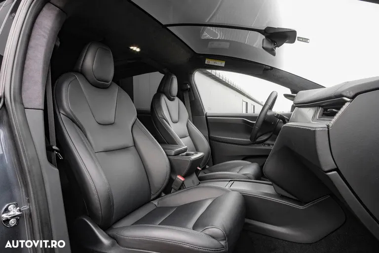 Tesla Model X - 13