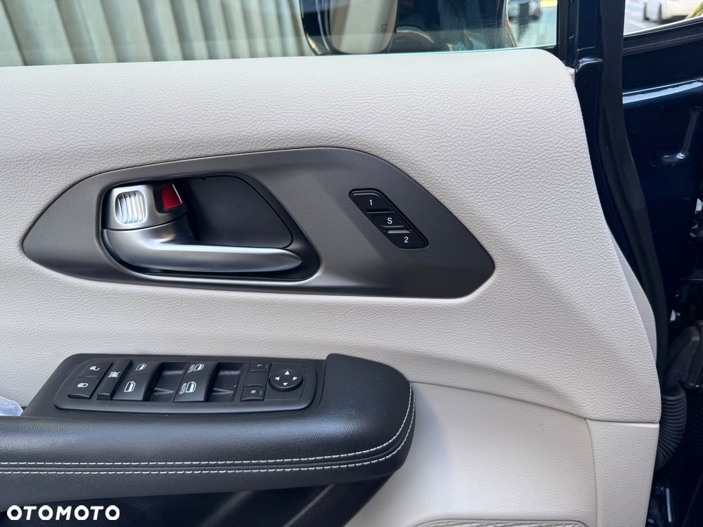 Chrysler Pacifica - 22