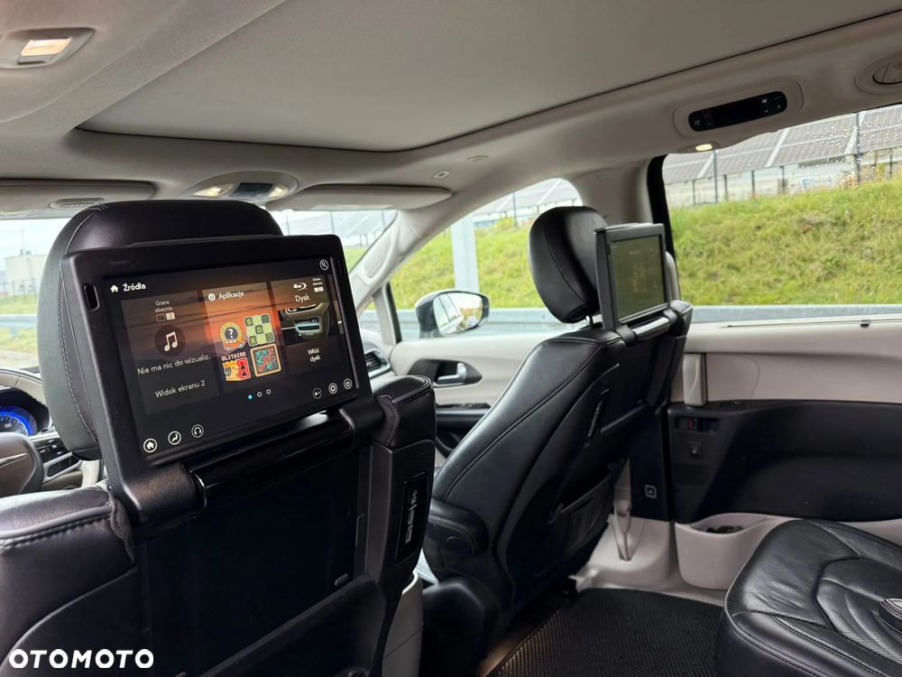 Chrysler Pacifica - 11