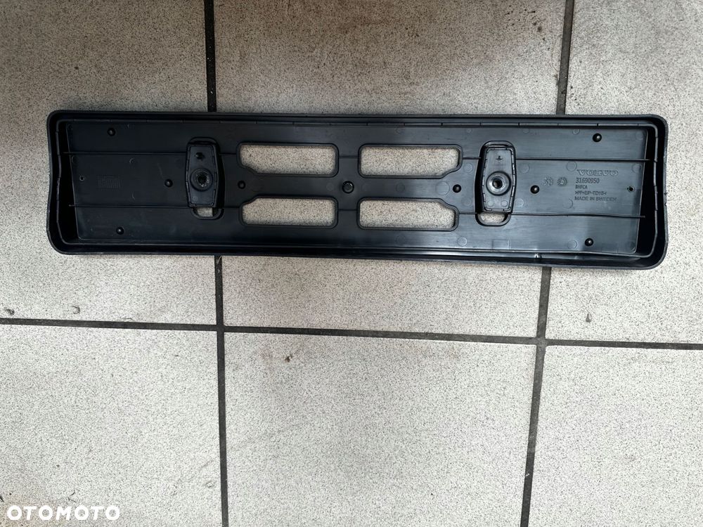 volvo xc40 lift 21-23 ramka pod tablicę przód - 2