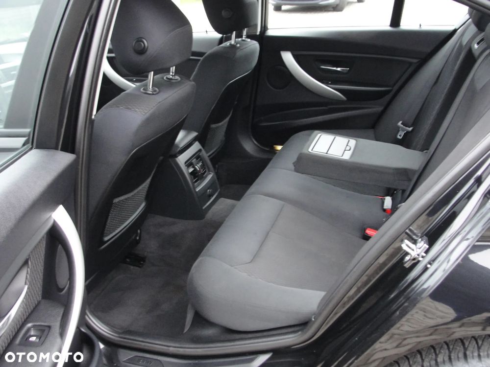 BMW Seria 3 318d DPF Edition Lifestyle - 14