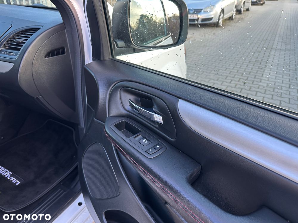 Dodge Grand Caravan 3.6 R/T - 17